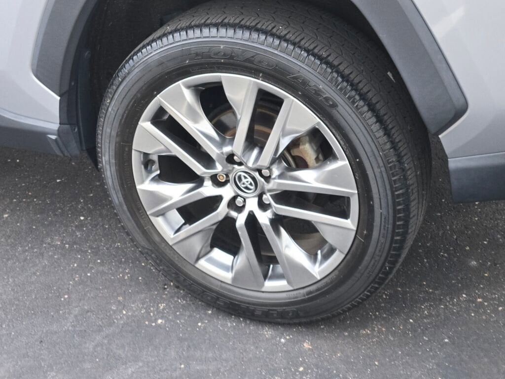 2020 TOYOTA RAV4 - Image 13