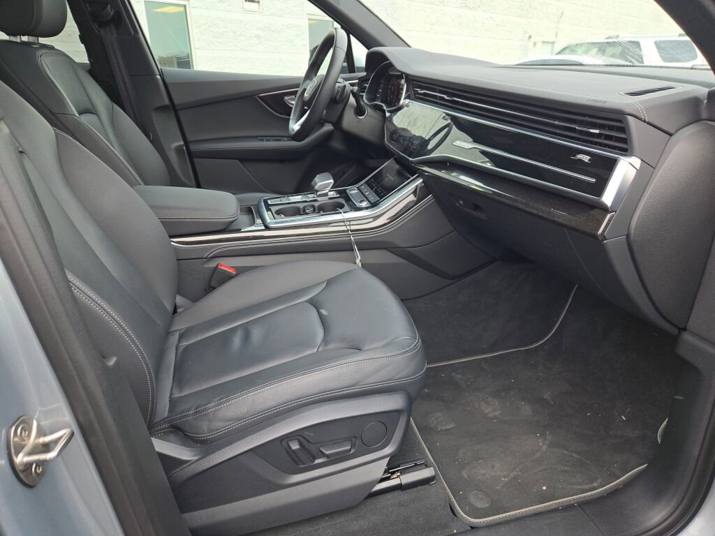2025 AUDI Q7 - Image 6