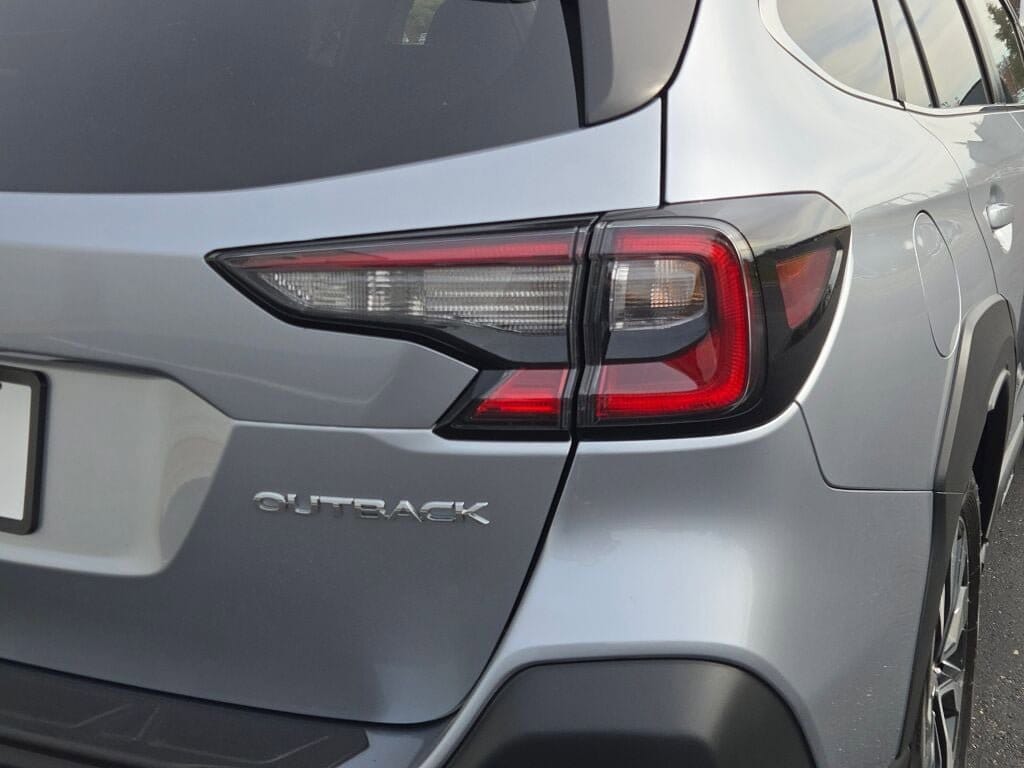 2023 SUBARU OUTBACK - Image 11