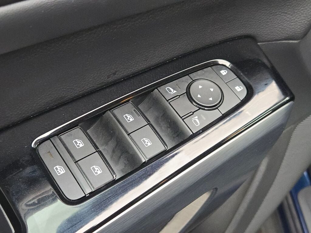 2025 Nissan Pathfinder SL - Photo 20