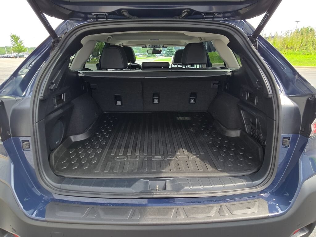 2025 Subaru Outback Limited - Photo 15