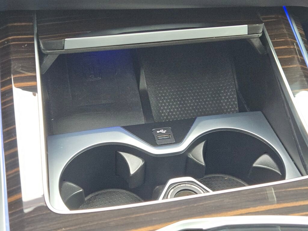 2025 BMW X7 - Image 29