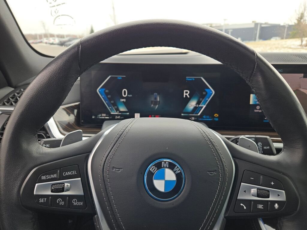 2025 BMW X5 - Image 32