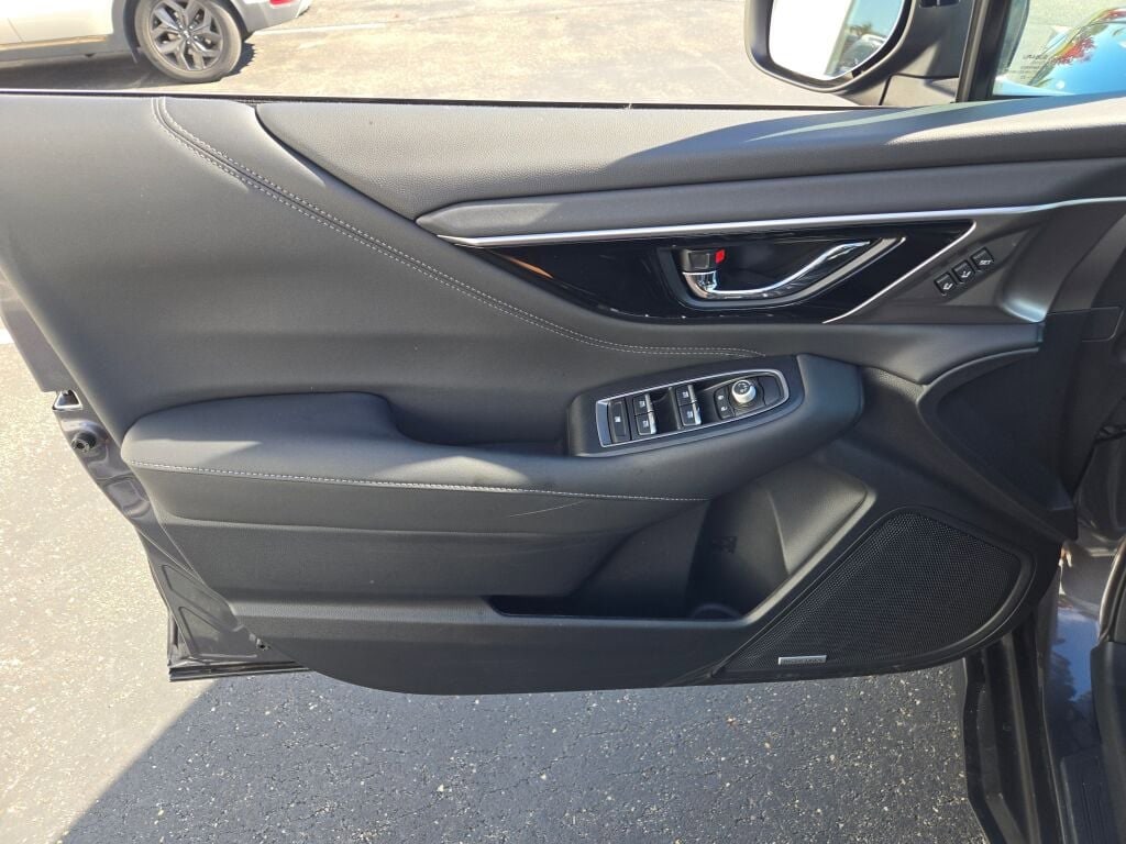 2025 SUBARU OUTBACK - Image 17