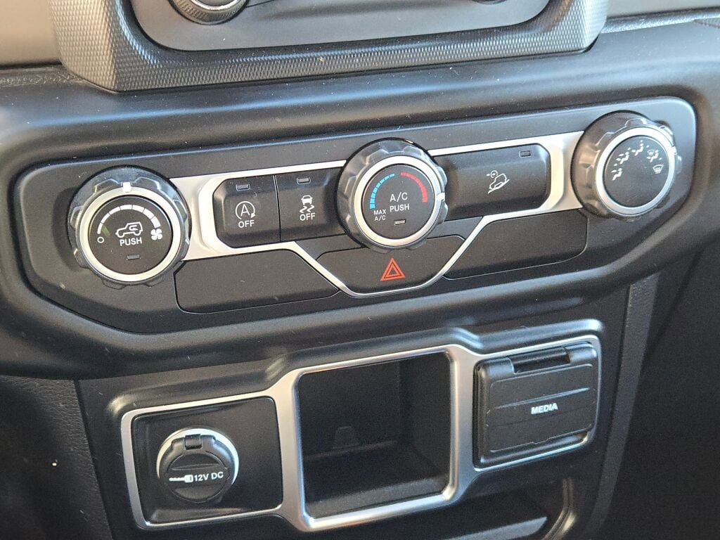 2021 JEEP WRANGLER - Image 24