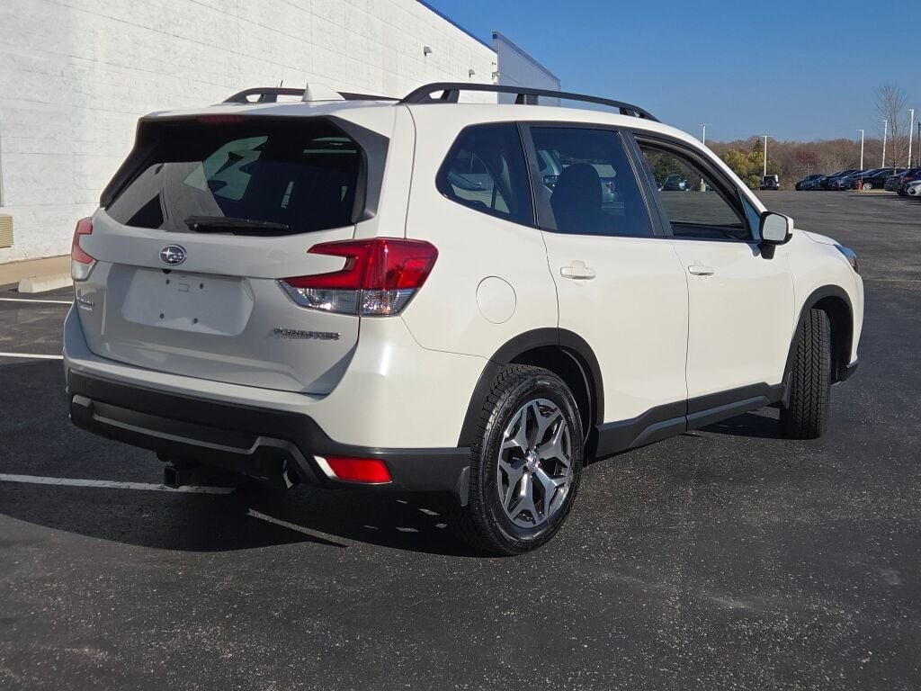 2023 SUBARU FORESTER - Image 10