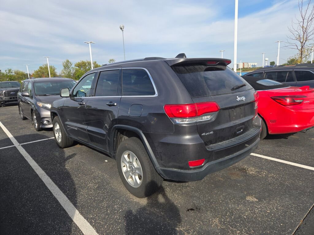 2016 Jeep Grand Cherokee Laredo photo 2