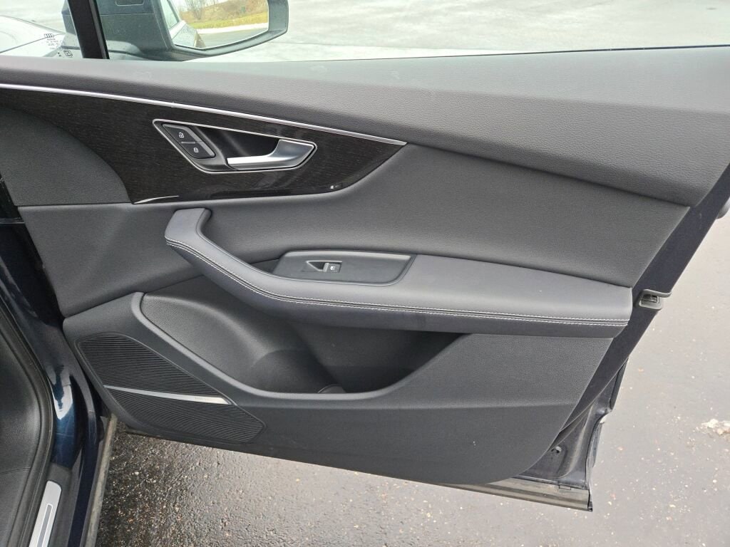 2025 AUDI Q7 - Image 6