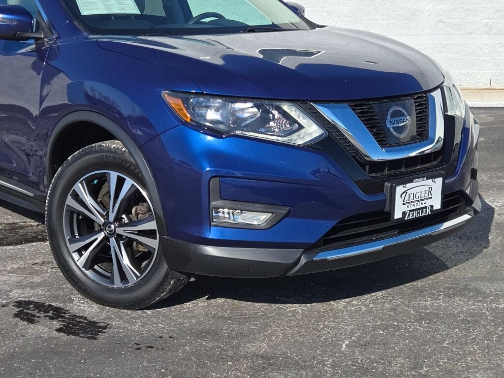 2017 NISSAN ROGUE - Image 2