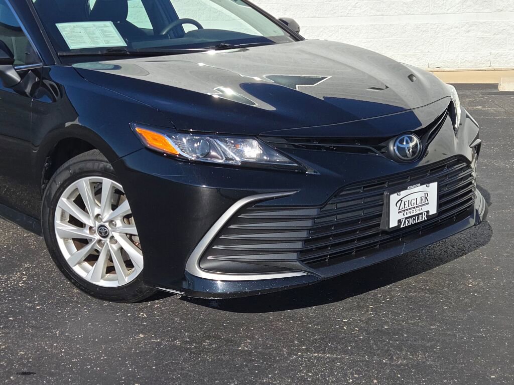 2021 Toyota Camry LE photo 2