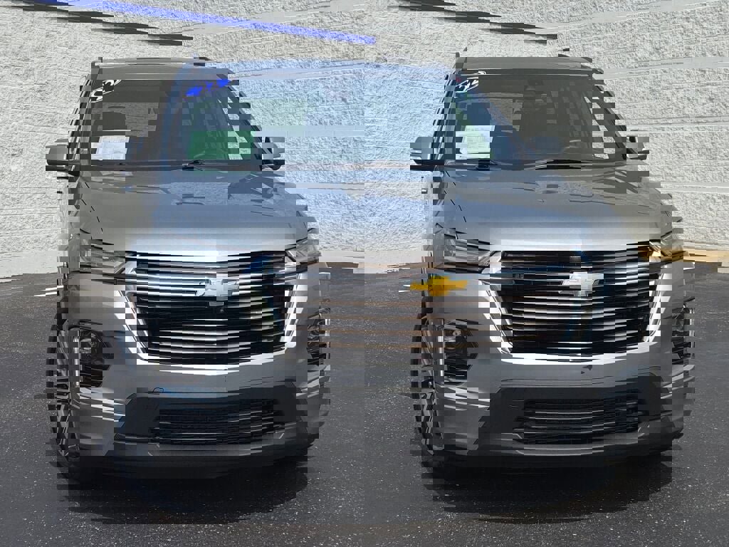 2023 Chevrolet Traverse High Country photo 2