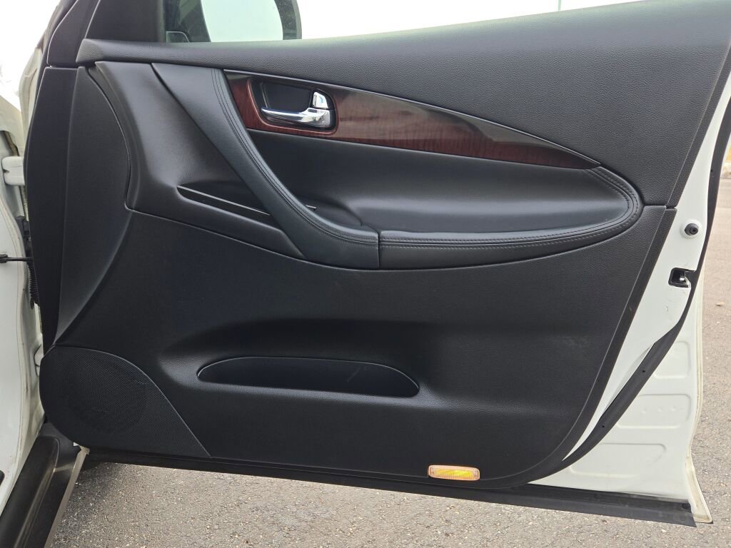 2017 INFINITI QX50 - Image 7