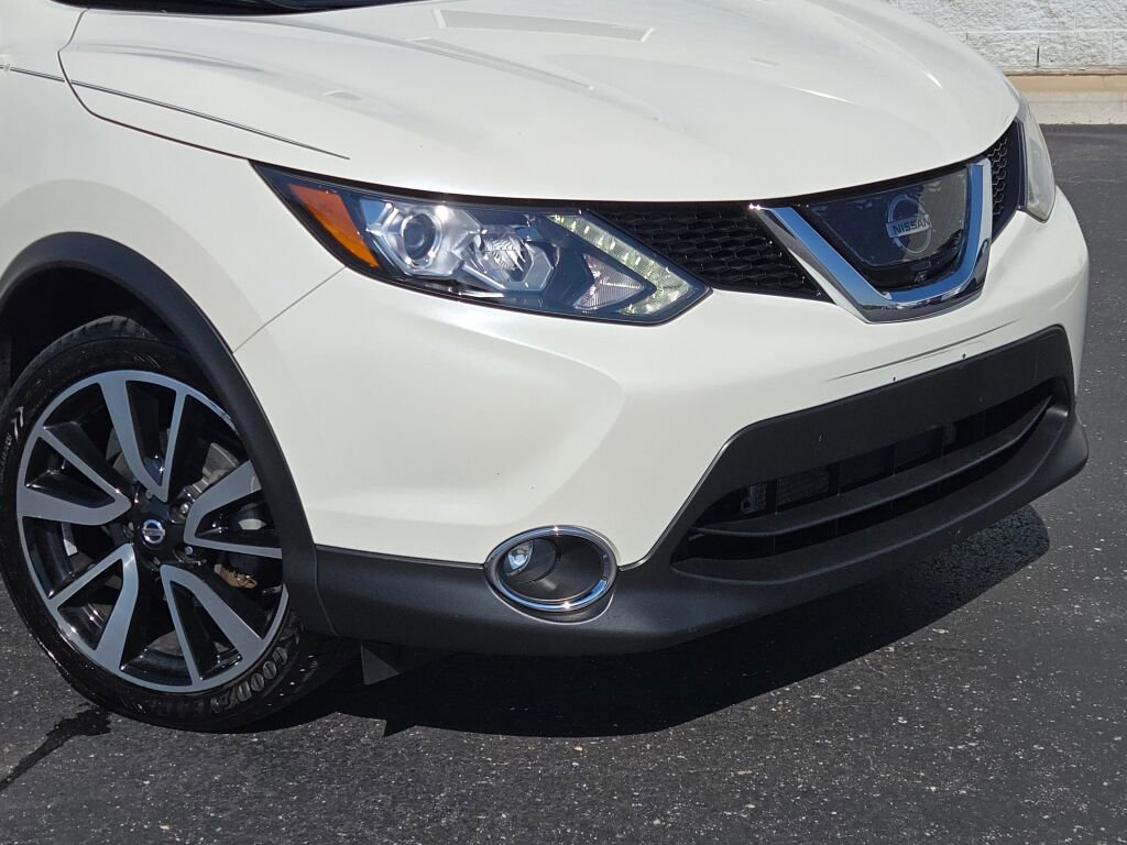 2017 Nissan Rogue Sport SL photo 2