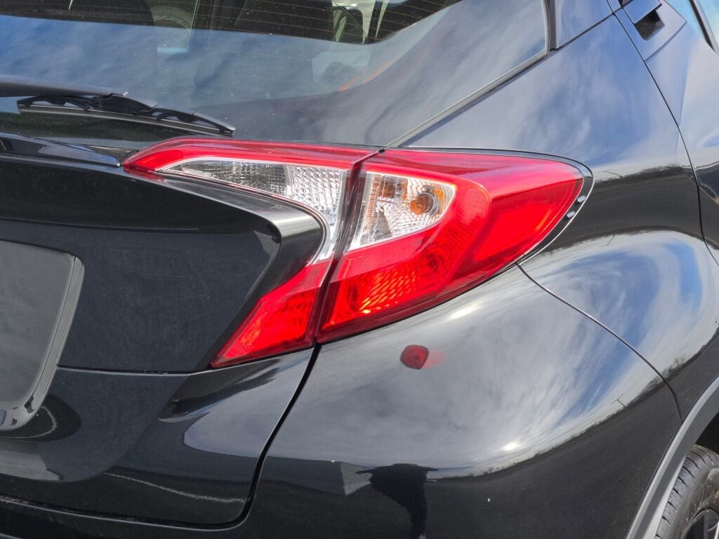 2021 TOYOTA C-HR - Image 12