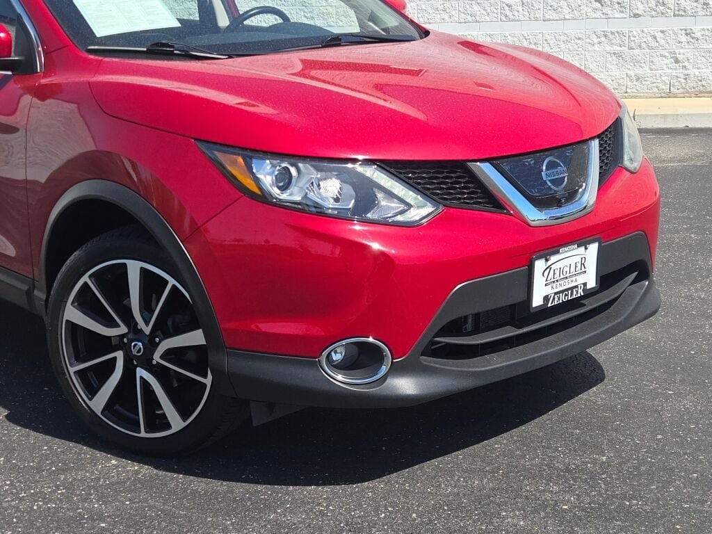 Used 2017 Nissan Rogue Sport SL with VIN JN1BJ1CR6HW105059 for sale in Kenosha, WI