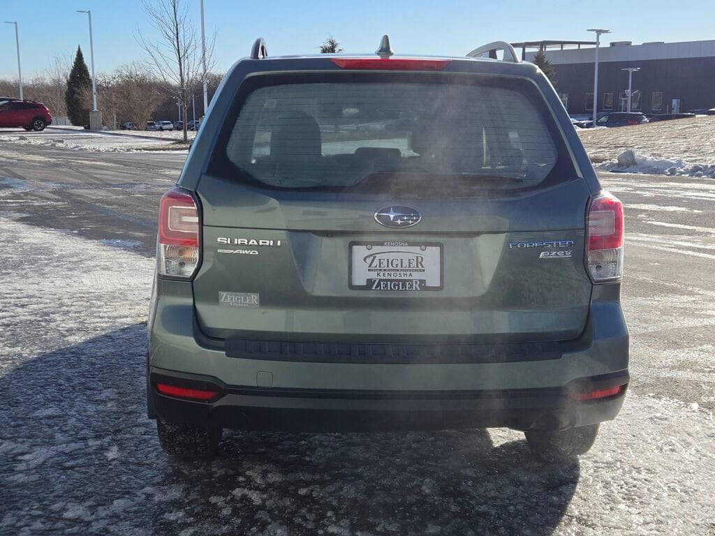 2017 SUBARU FORESTER - Image 12