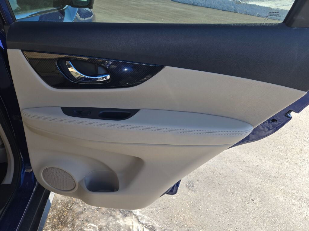 2017 NISSAN ROGUE - Image 8