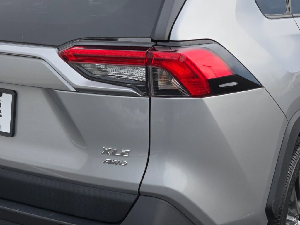 2020 TOYOTA RAV4 - Image 10