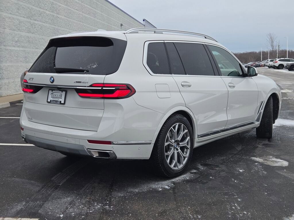 2025 BMW X7 - Image 12