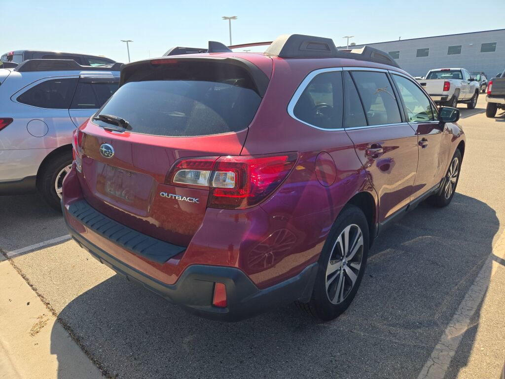 2018 Subaru Outback 2.5i Limited photo 2