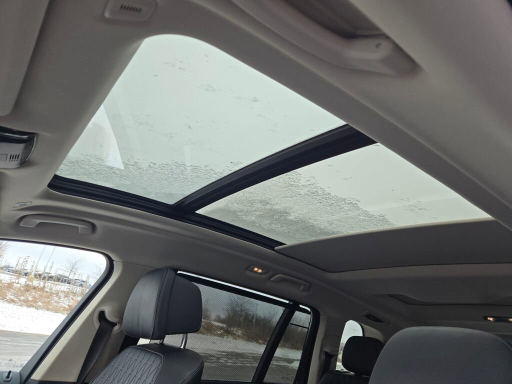 2025 BMW X7 - Image 25