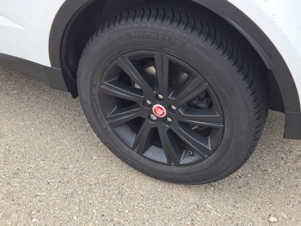 2019 JAGUAR E-PACE - Image 6