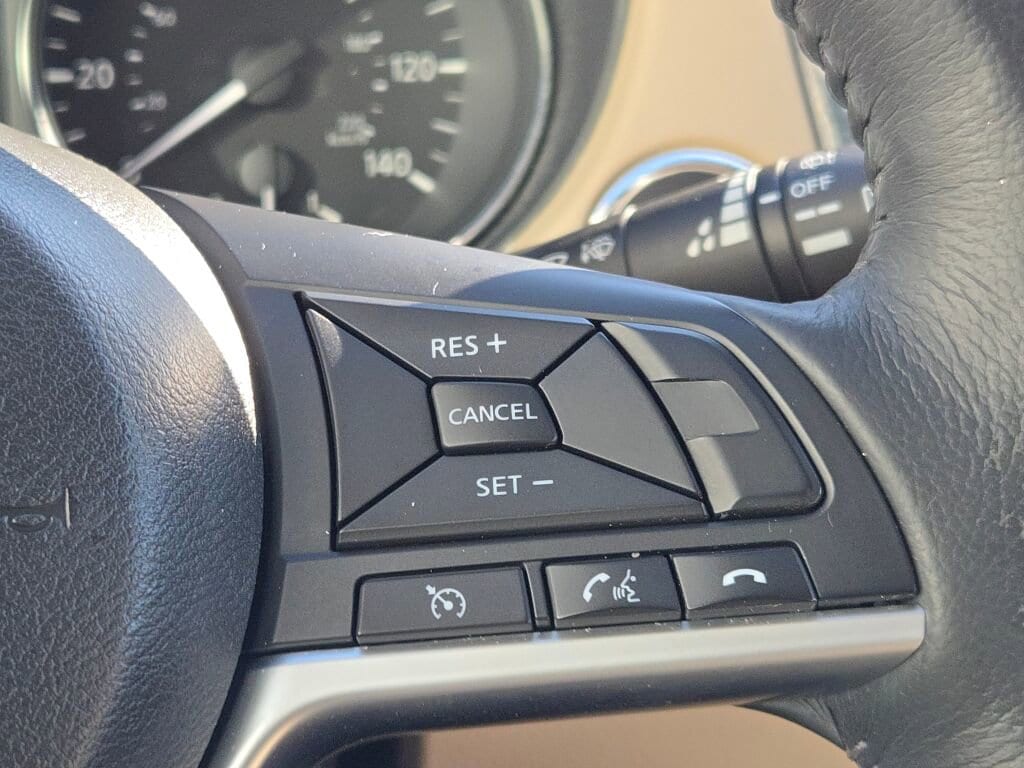 2017 NISSAN ROGUE - Image 32