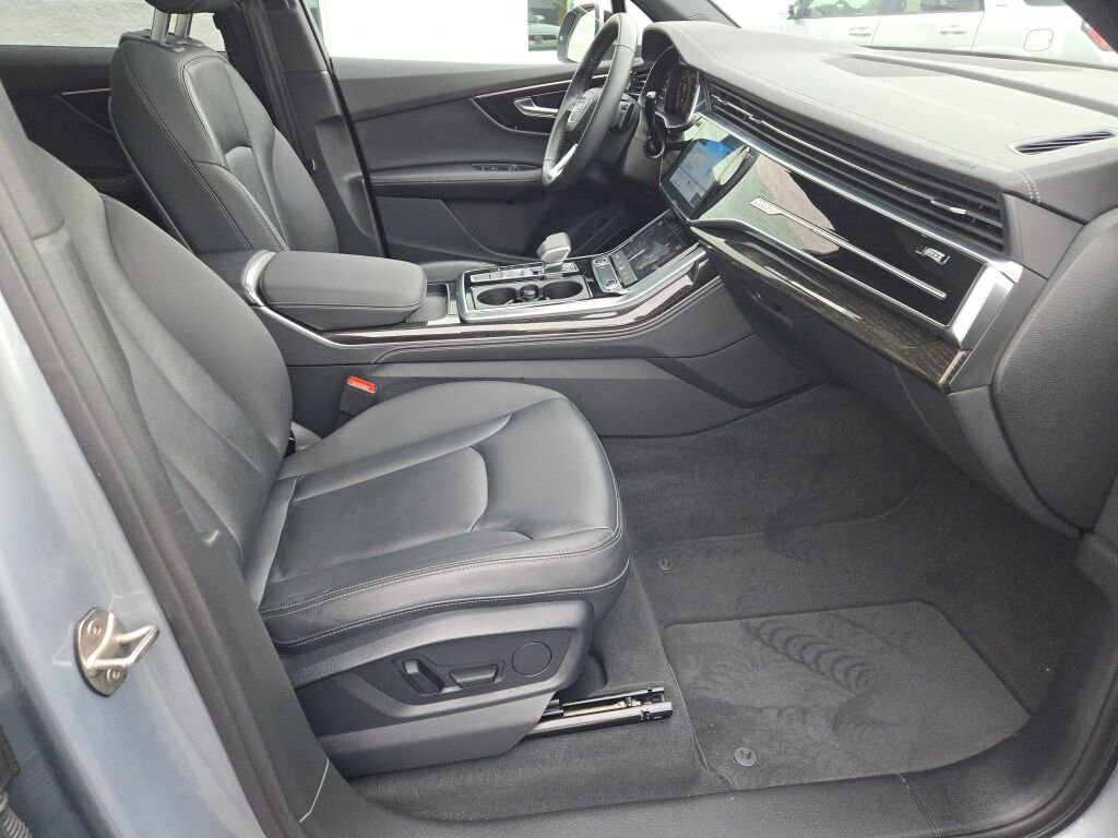 2025 AUDI Q7 - Image 6
