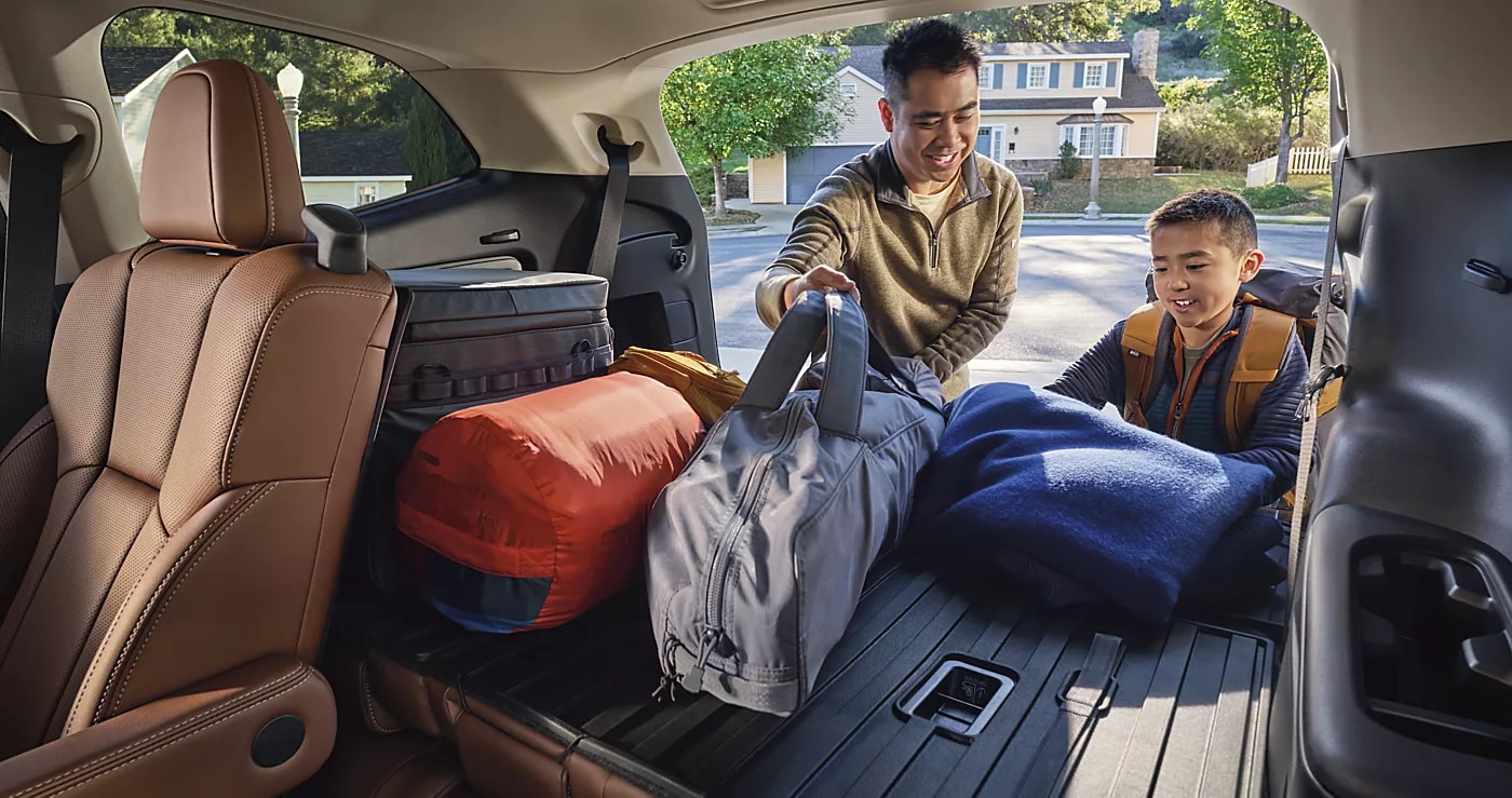 2024-Subaru-Ascent-Loading-Cargo.png