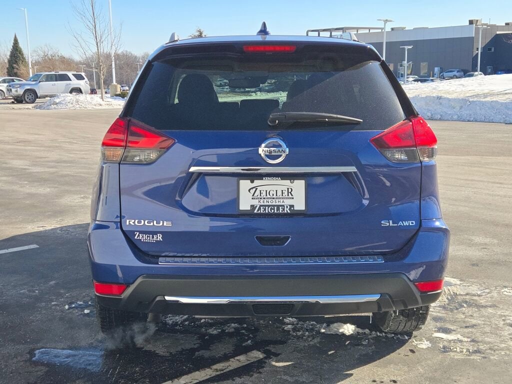2017 NISSAN ROGUE - Image 12