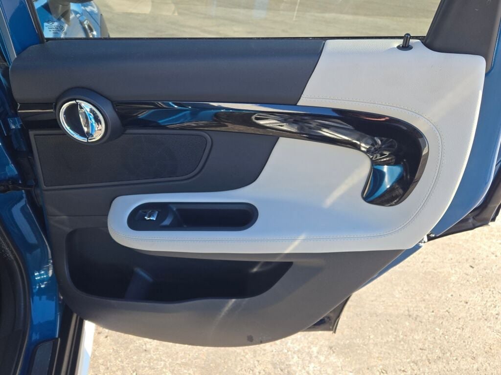 2019 MINI COUNTRYMAN - Image 8