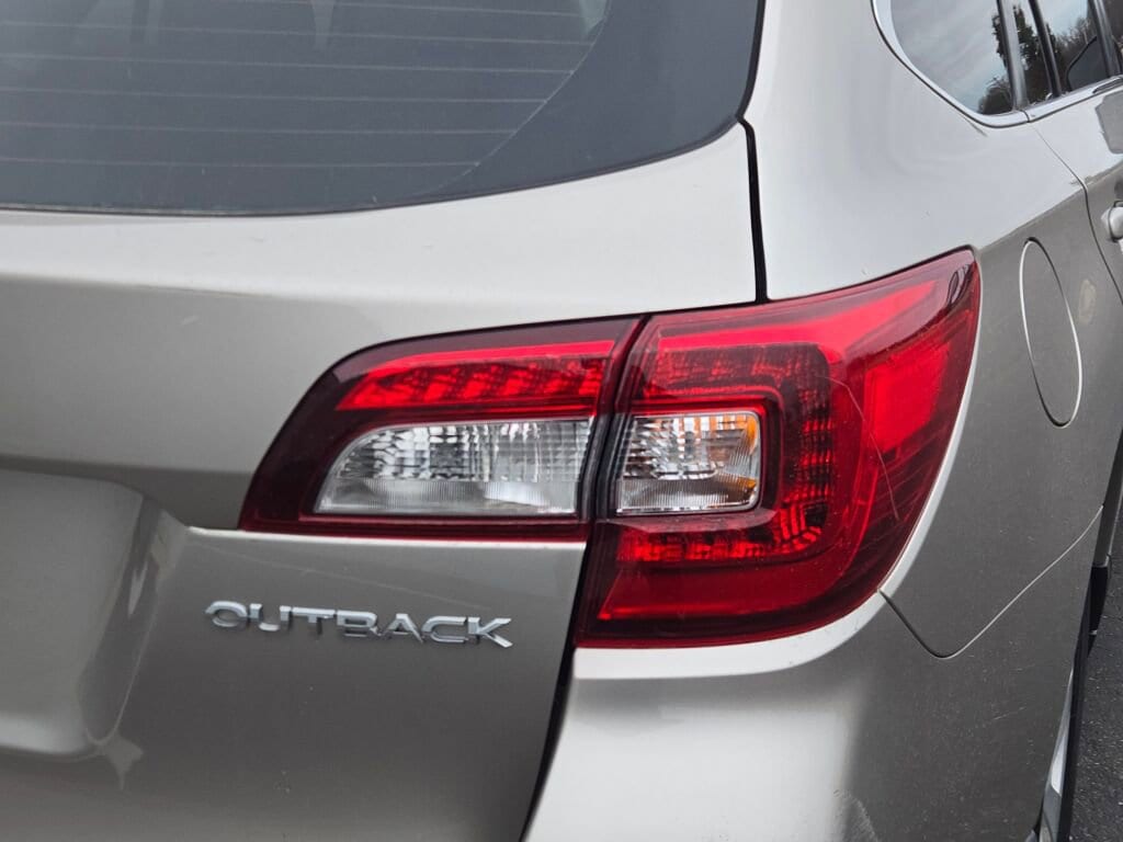 2019 SUBARU OUTBACK - Image 12
