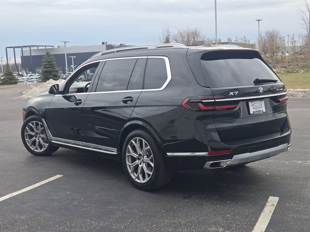 2025 BMW X7 - Image 14