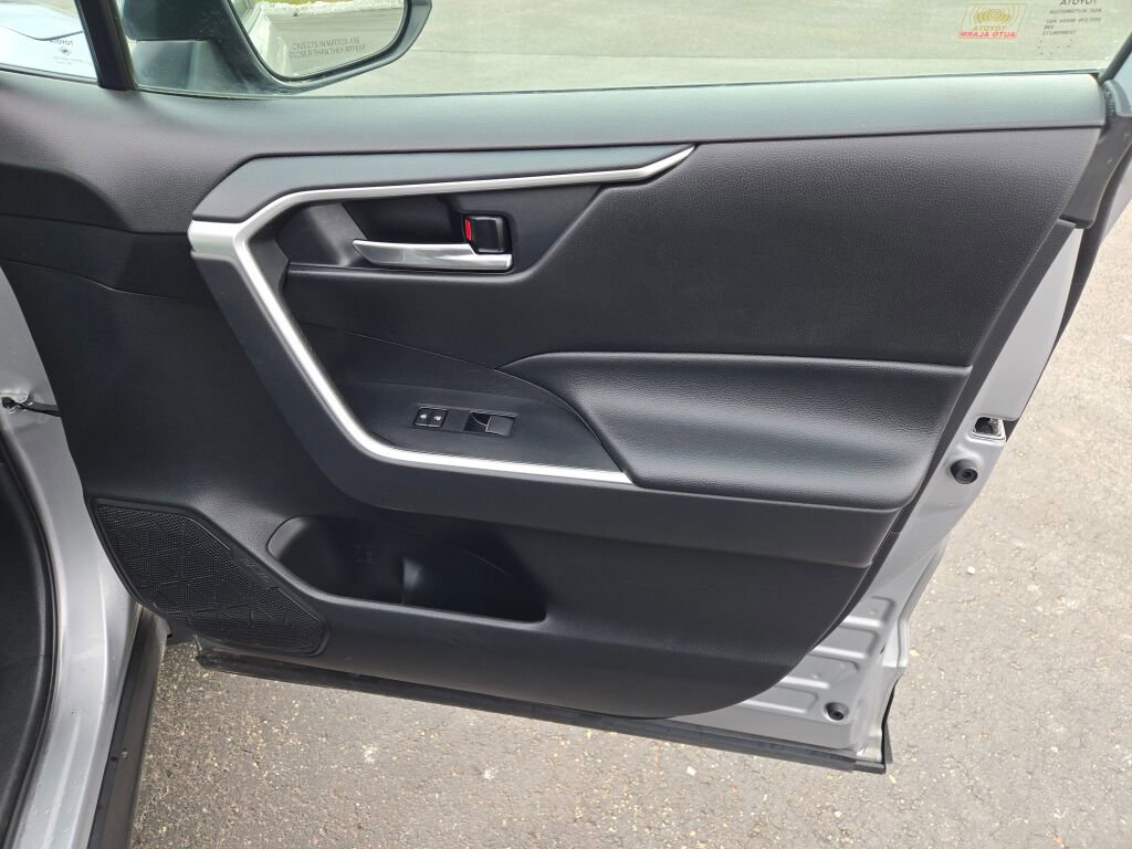 2020 TOYOTA RAV4 - Image 4