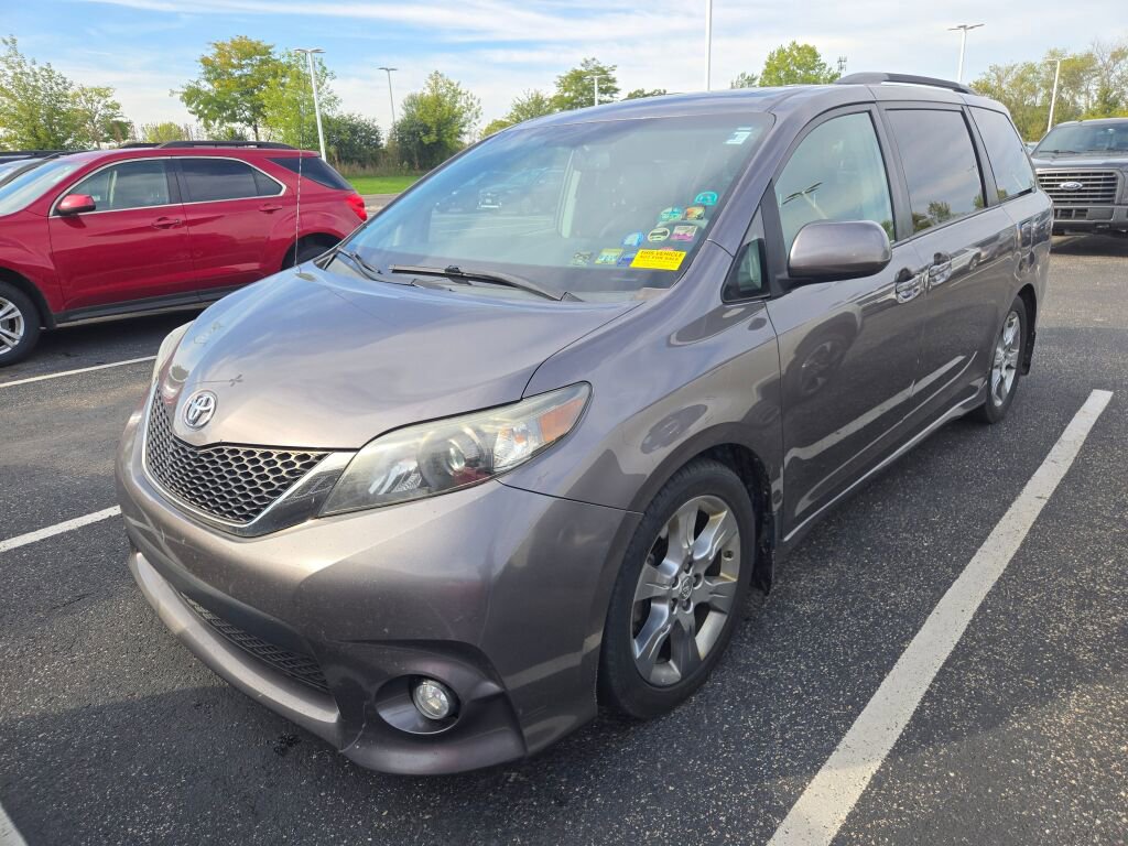 2012 Toyota Sienna photo 2