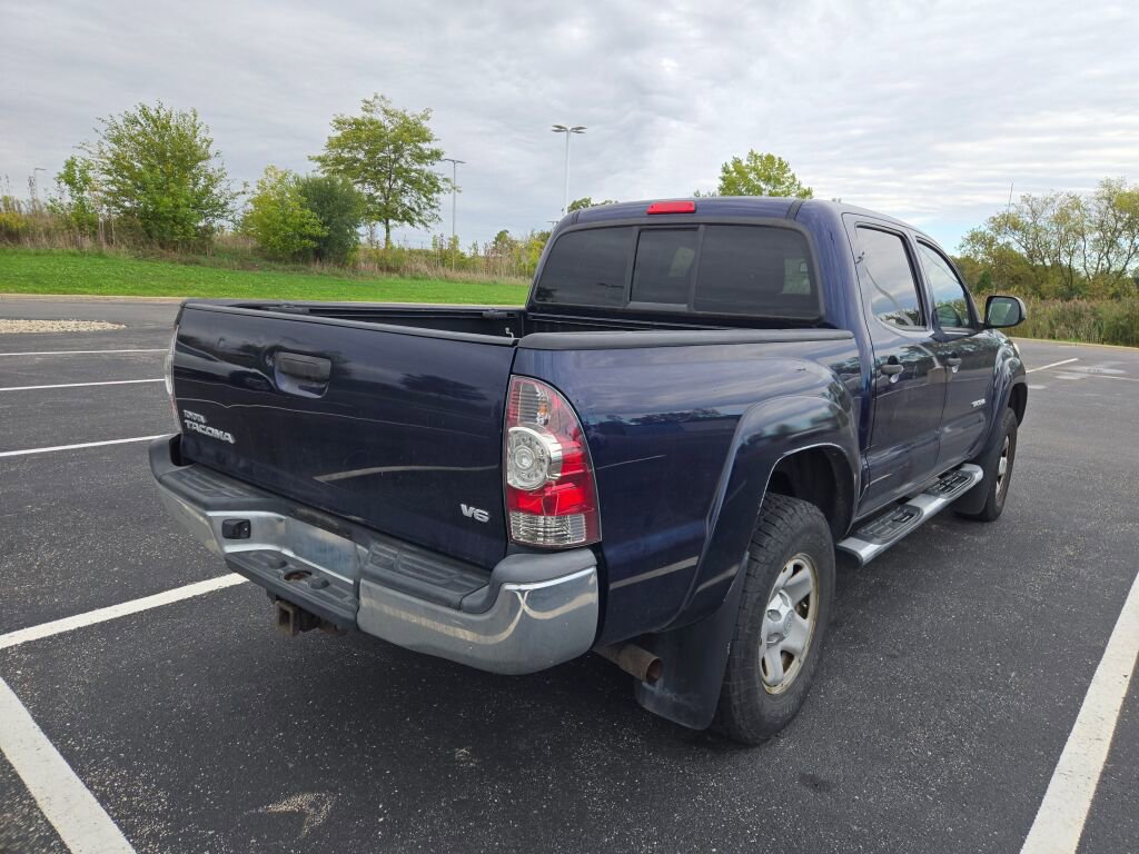 2013 Toyota Tacoma Base V6 4x4 photo 2