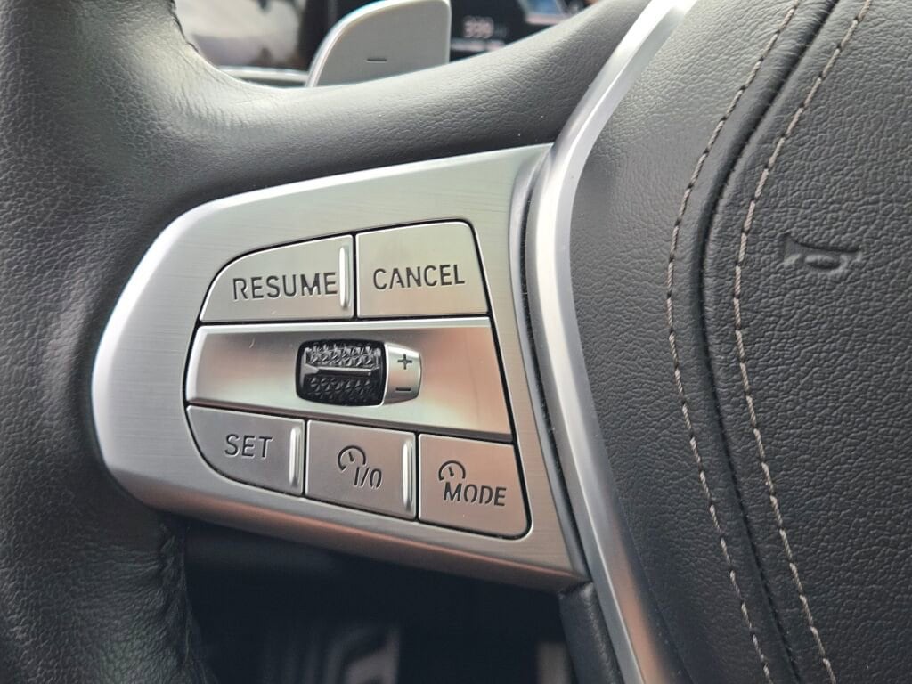 2025 BMW X7 - Image 31