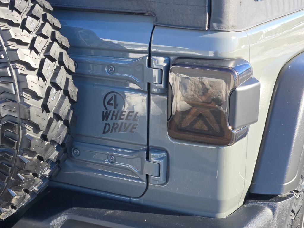 2021 JEEP WRANGLER - Image 12