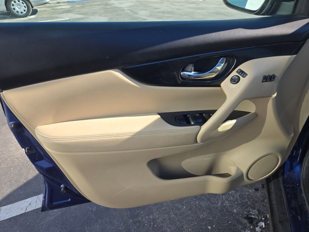 2017 NISSAN ROGUE - Image 18