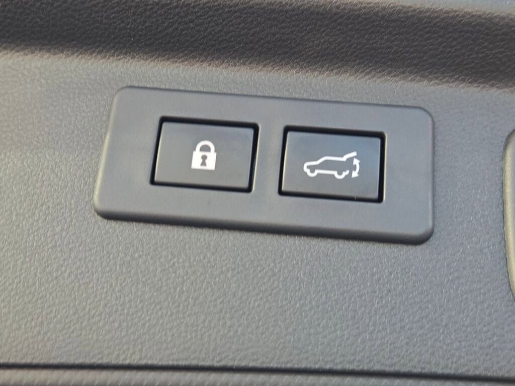 2025 SUBARU FORESTER - Image 16