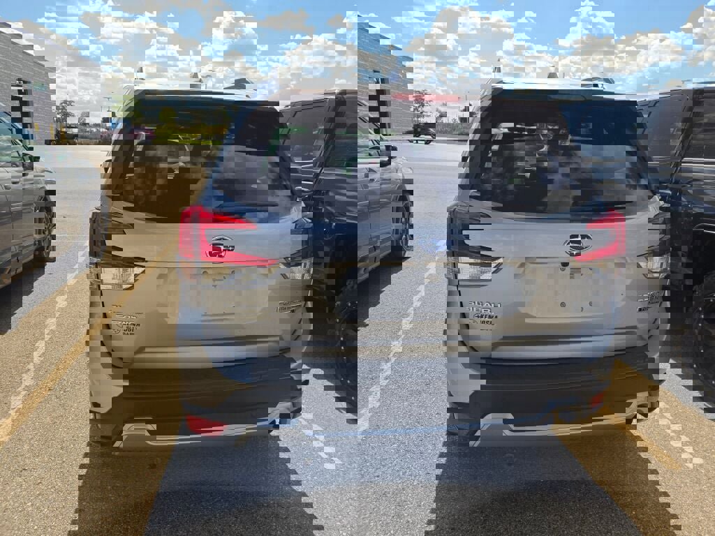 2021 Subaru Forester Touring photo 3