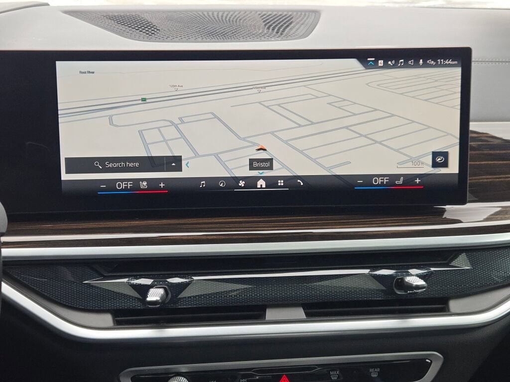 2025 BMW X7 - Image 26