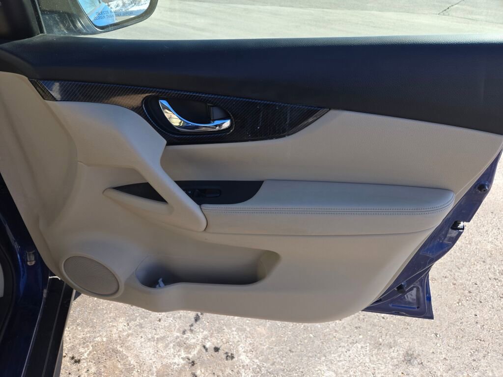 2017 NISSAN ROGUE - Image 5