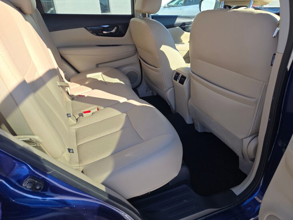 2017 NISSAN ROGUE - Image 9