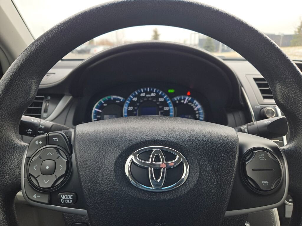 2014 TOYOTA CAMRY - Image 25