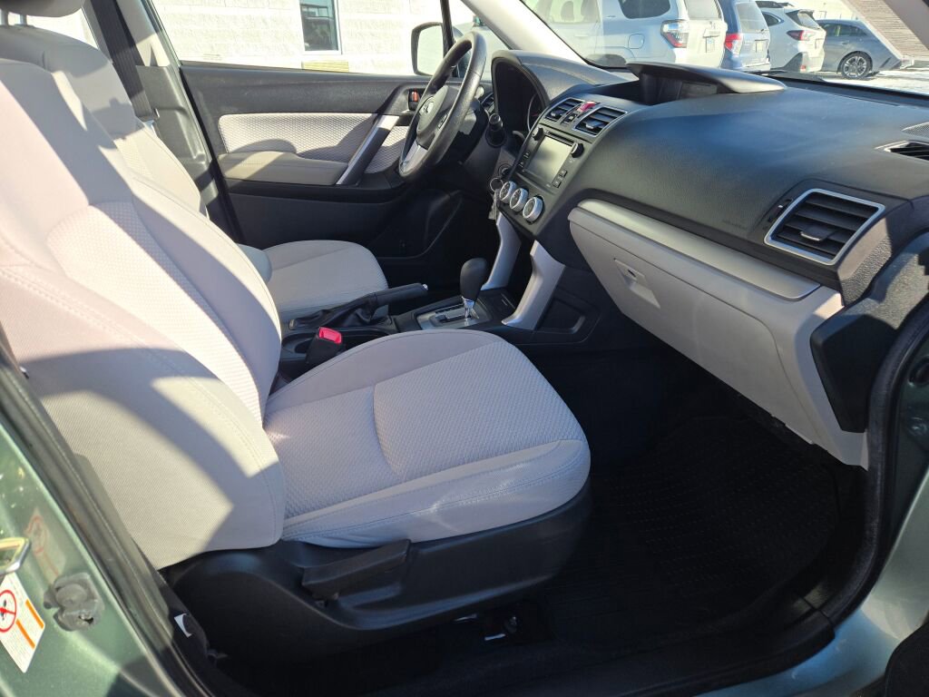 2017 SUBARU FORESTER - Image 6
