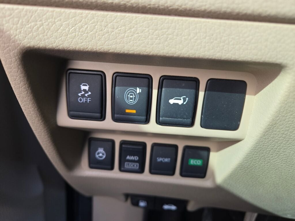 2017 NISSAN ROGUE - Image 24