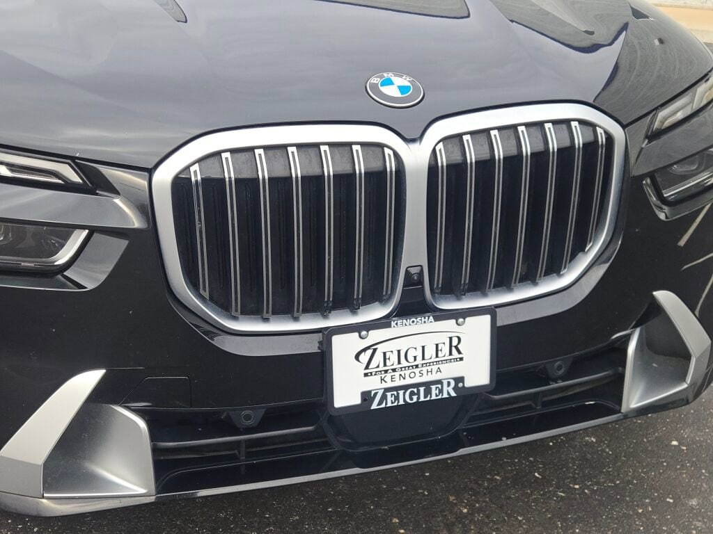 2025 BMW X7 - Image 5
