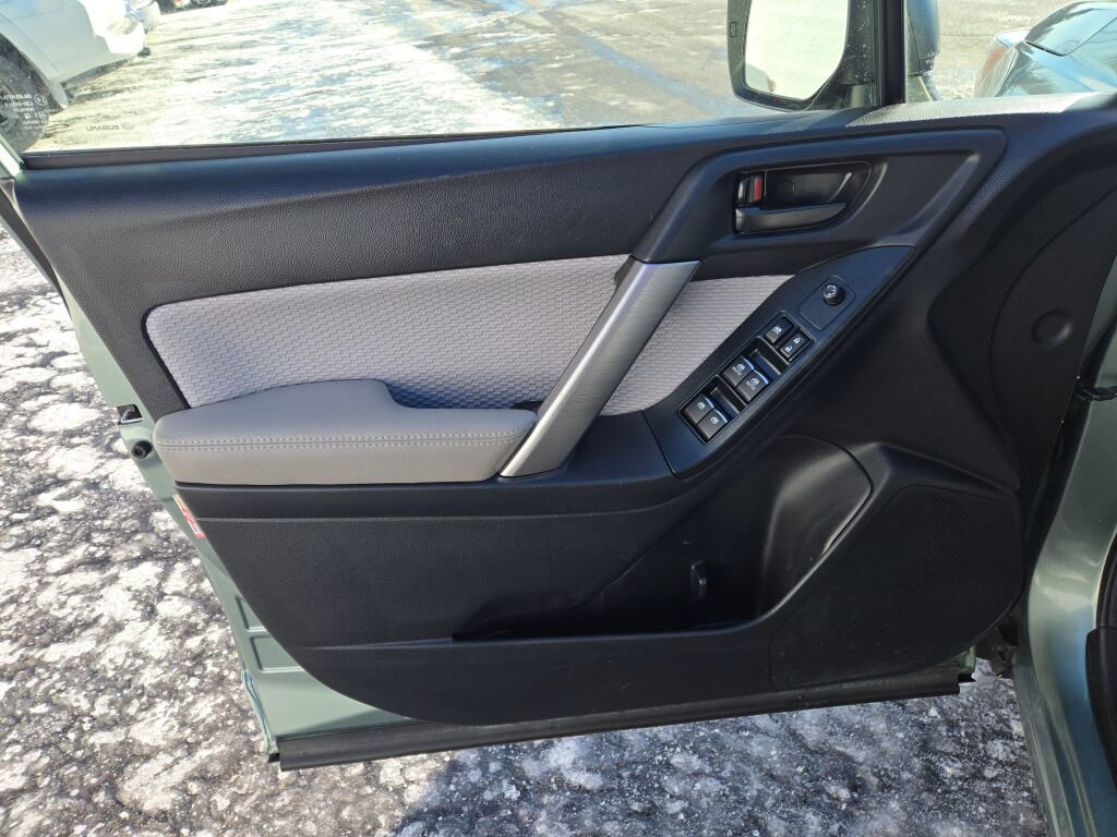 2017 SUBARU FORESTER - Image 18