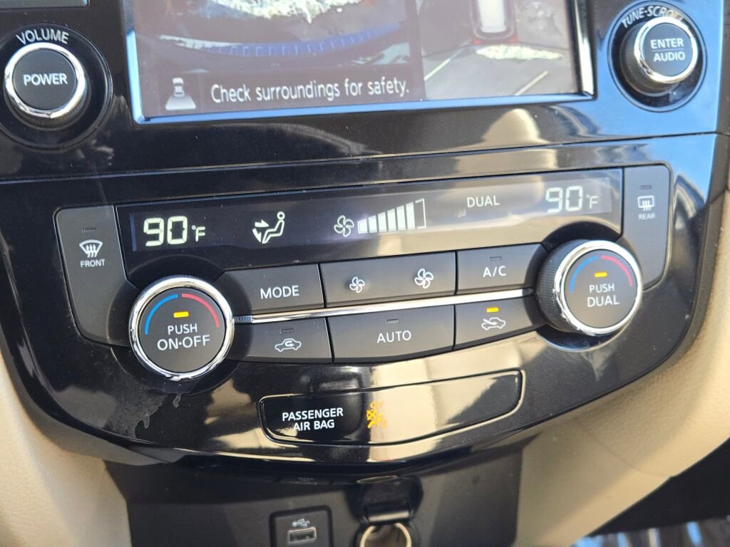 2017 NISSAN ROGUE - Image 27